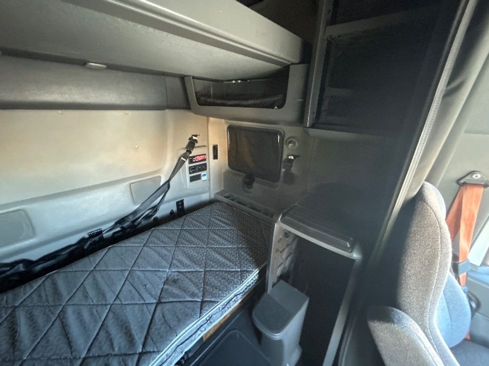 Sleeper Tractor-Heavy Duty Tractors-International-2023-LT625-Fontana-CA-543,628\n\t\tmiles-$ 58,250 - Image 18