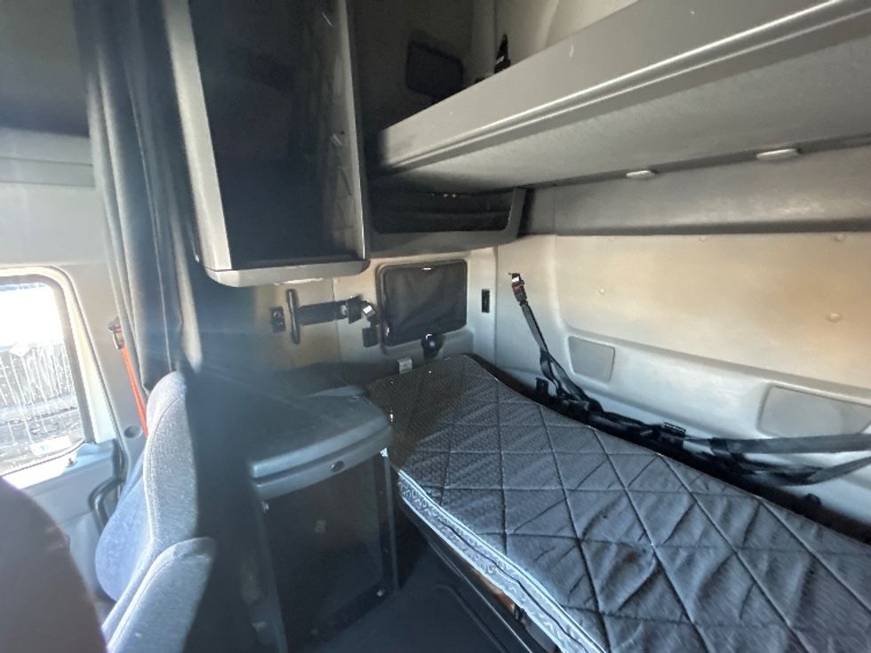 Sleeper Tractor-Heavy Duty Tractors-International-2023-LT625-Fontana-CA-543,628\n\t\tmiles-$ 58,250 - Image 19