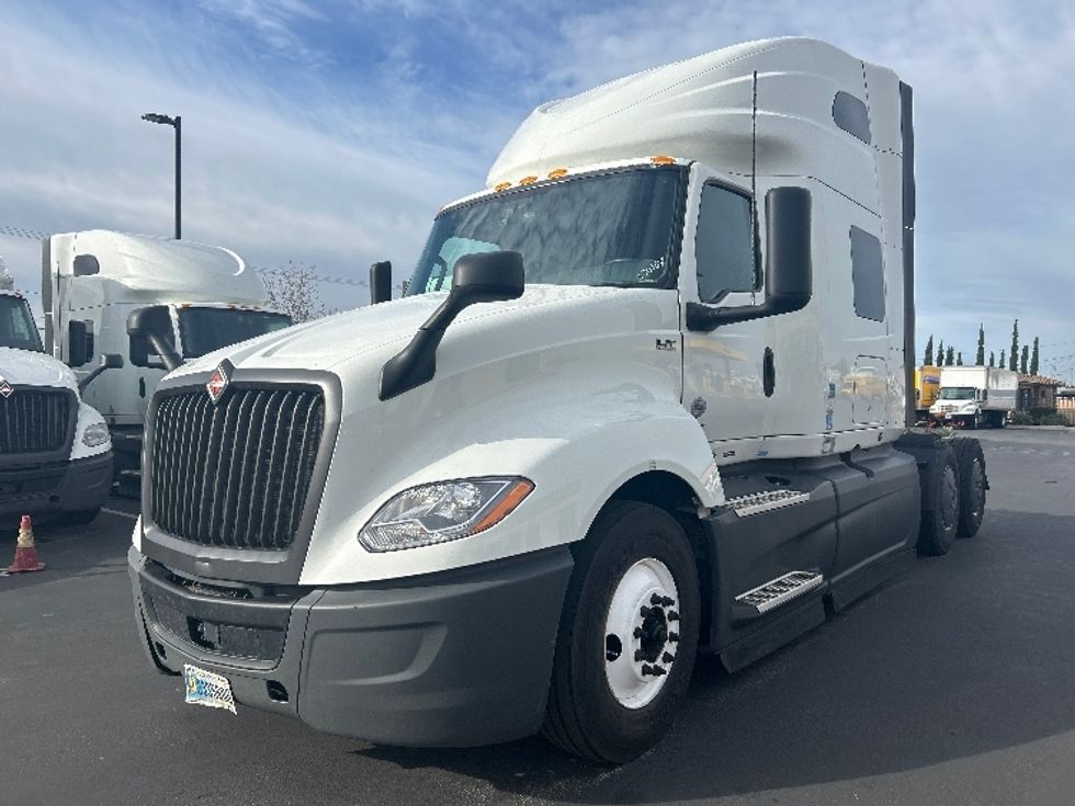 Sleeper Tractor-Heavy Duty Tractors-International-2023-LT625-Fontana-CA-543,628\n\t\tmiles-$ 58,250 - Image 3