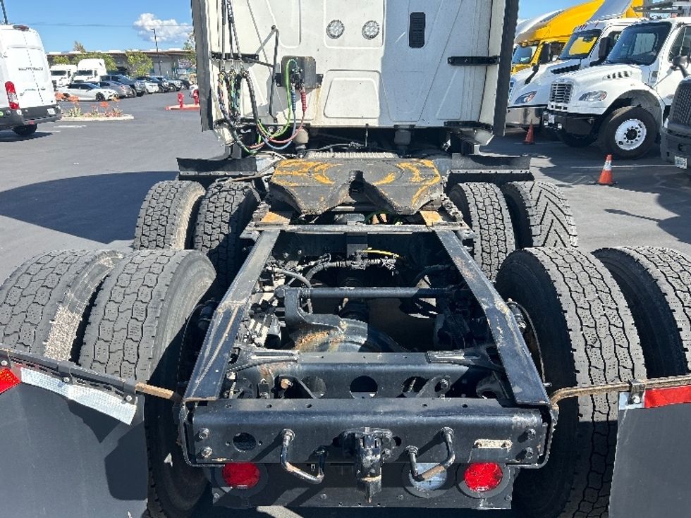 Sleeper Tractor-Heavy Duty Tractors-International-2023-LT625-Fontana-CA-543,628\n\t\tmiles-$ 58,250 - Image 6