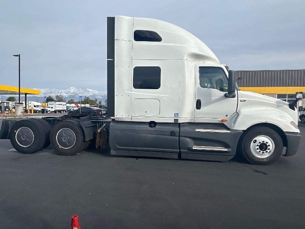 Sleeper Tractor-Heavy Duty Tractors-International-2023-LT625-Fontana-CA-543,628\n\t\tmiles-$ 58,250 - Image 8