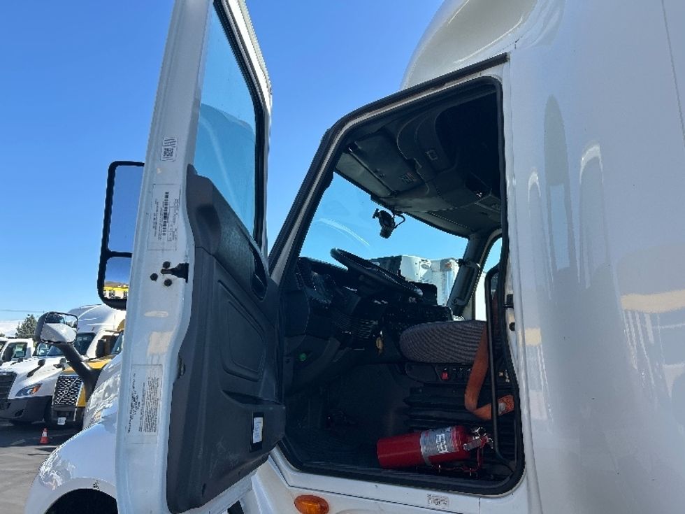 Sleeper Tractor-Heavy Duty Tractors-International-2023-LT625-Fontana-CA-543,628\n\t\tmiles-$ 58,250 - Image 9