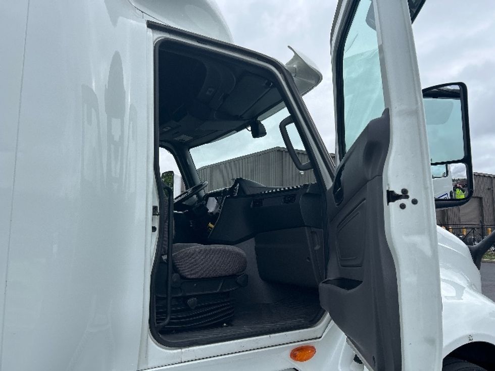 Sleeper Tractor-Heavy Duty Tractors-International-2023-LT625-Fontana-CA-546,351\n\t\tmiles-$ 73,750 - Image 13