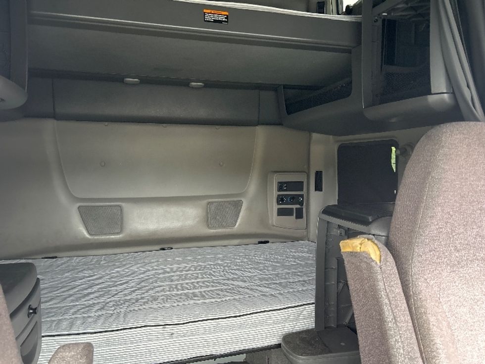 Sleeper Tractor-Heavy Duty Tractors-International-2023-LT625-Fontana-CA-546,351\n\t\tmiles-$ 73,750 - Image 16