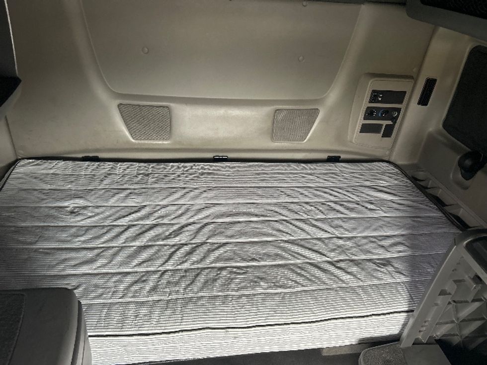 Sleeper Tractor-Heavy Duty Tractors-International-2023-LT625-Fontana-CA-546,351\n\t\tmiles-$ 73,750 - Image 17