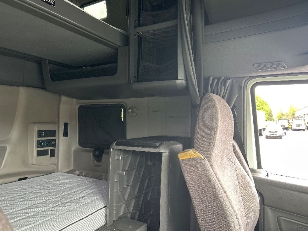 Sleeper Tractor-Heavy Duty Tractors-International-2023-LT625-Fontana-CA-546,351\n\t\tmiles-$ 73,750 - Image 18