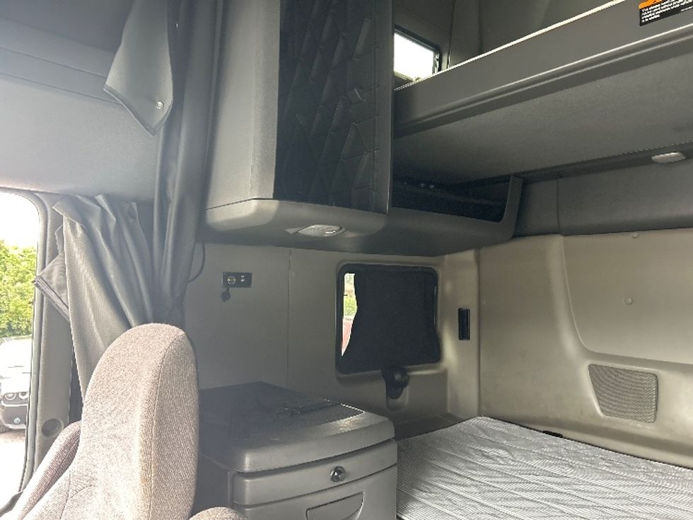 Sleeper Tractor-Heavy Duty Tractors-International-2023-LT625-Fontana-CA-546,351\n\t\tmiles-$ 73,750 - Image 19