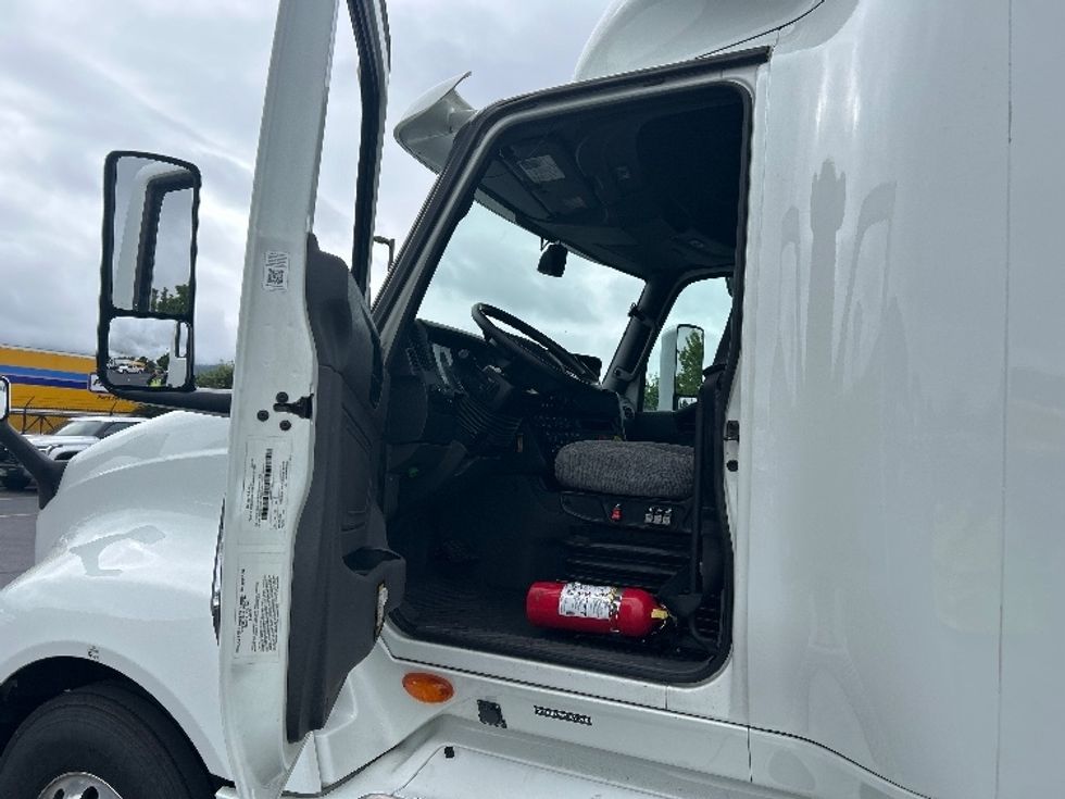 Sleeper Tractor-Heavy Duty Tractors-International-2023-LT625-Fontana-CA-546,351\n\t\tmiles-$ 73,750 - Image 9