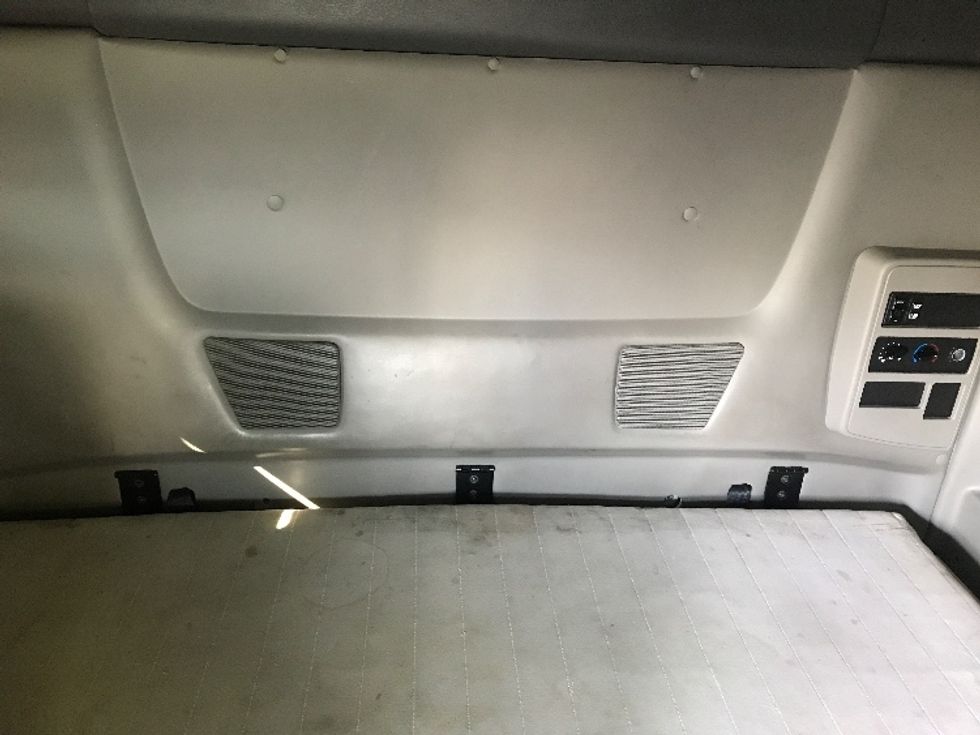 Sleeper Tractor-Heavy Duty Tractors-International-2023-LT625-Fontana-CA-552,029\n\t\tmiles-$ 77,250 - Image 16