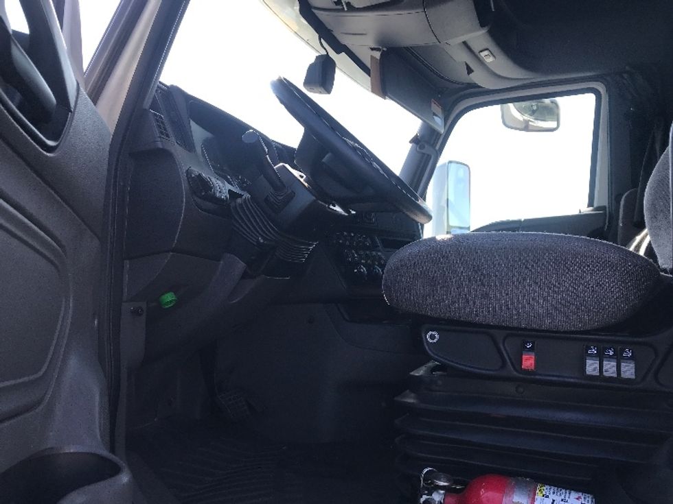 Sleeper Tractor-Heavy Duty Tractors-International-2023-LT625-Fontana-CA-552,029\n\t\tmiles-$ 77,250 - Image 9