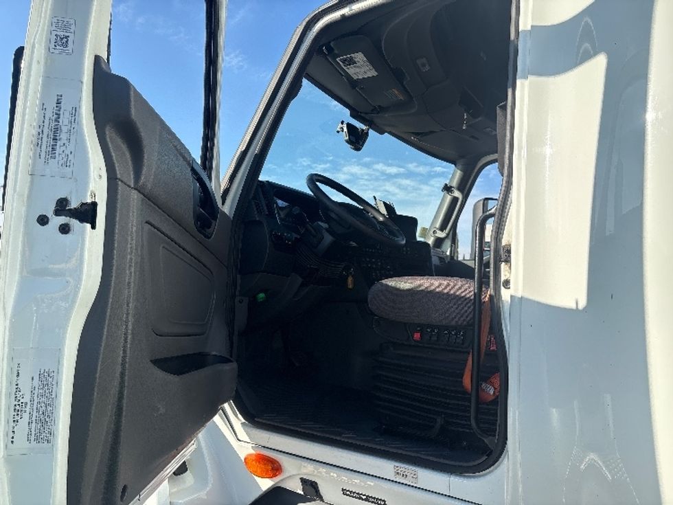Sleeper Tractor-Heavy Duty Tractors-International-2023-LT625-Fontana-CA-617,245\n\t\tmiles-$ 52,500 - Image 10
