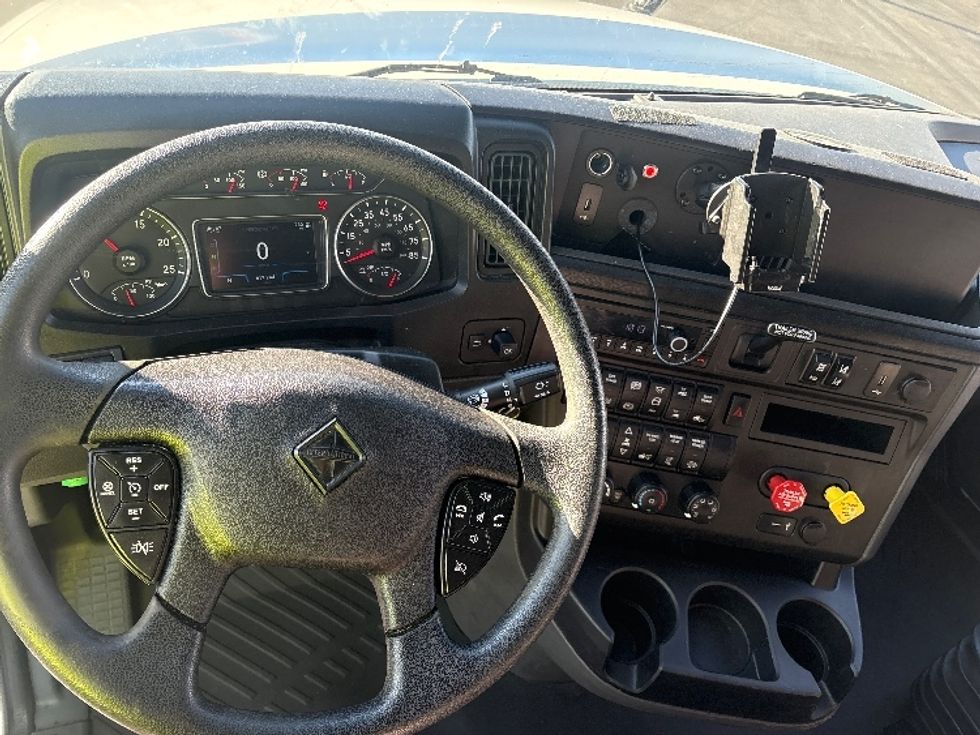Sleeper Tractor-Heavy Duty Tractors-International-2023-LT625-Fontana-CA-617,245\n\t\tmiles-$ 52,500 - Image 11