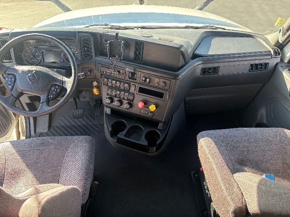 Sleeper Tractor-Heavy Duty Tractors-International-2023-LT625-Fontana-CA-617,245\n\t\tmiles-$ 52,500 - Image 12