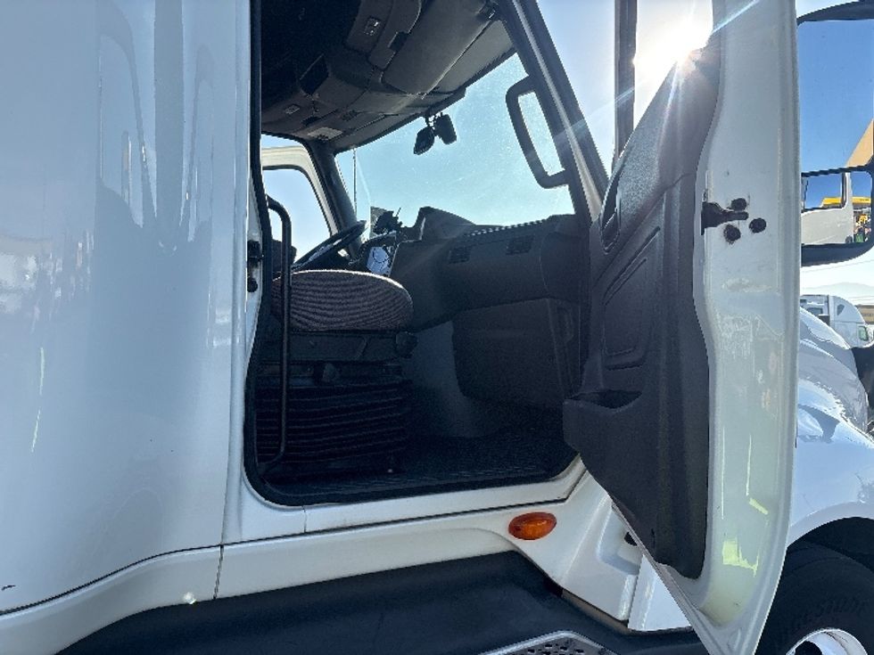 Sleeper Tractor-Heavy Duty Tractors-International-2023-LT625-Fontana-CA-617,245\n\t\tmiles-$ 52,500 - Image 13