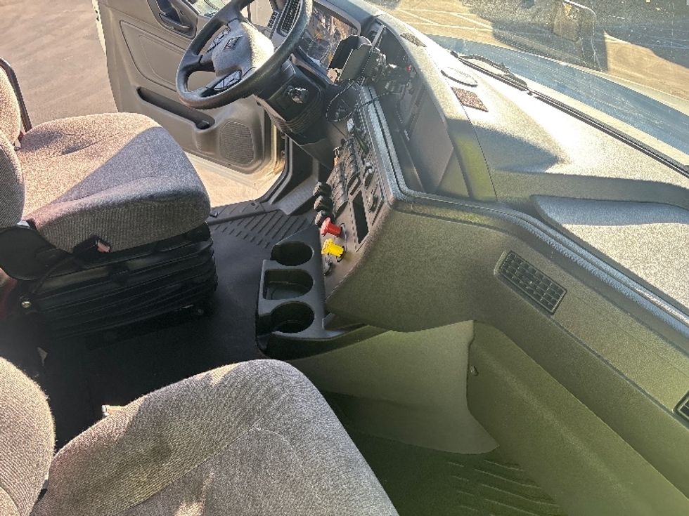 Sleeper Tractor-Heavy Duty Tractors-International-2023-LT625-Fontana-CA-617,245\n\t\tmiles-$ 52,500 - Image 15