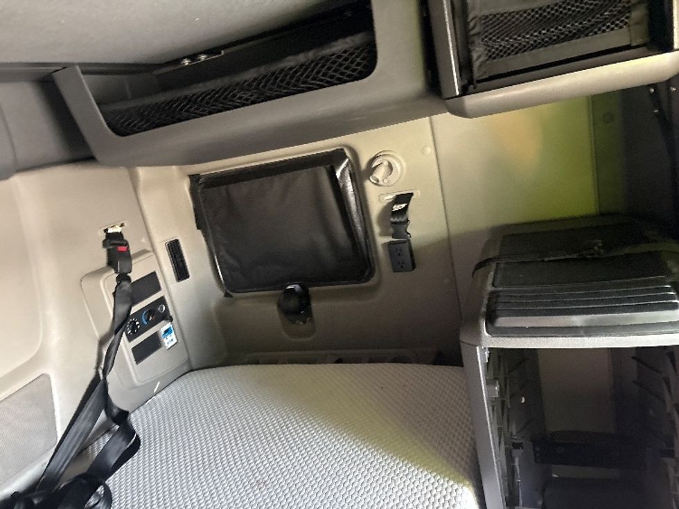 Sleeper Tractor-Heavy Duty Tractors-International-2023-LT625-Fontana-CA-617,245\n\t\tmiles-$ 52,500 - Image 18