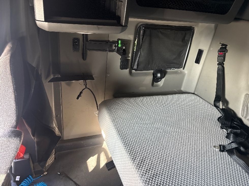 Sleeper Tractor-Heavy Duty Tractors-International-2023-LT625-Fontana-CA-617,245\n\t\tmiles-$ 52,500 - Image 19