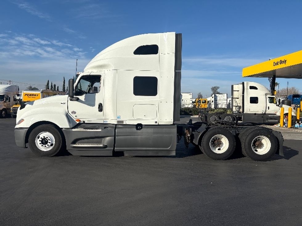 Sleeper Tractor-Heavy Duty Tractors-International-2023-LT625-Fontana-CA-617,245\n\t\tmiles-$ 52,500 - Image 4
