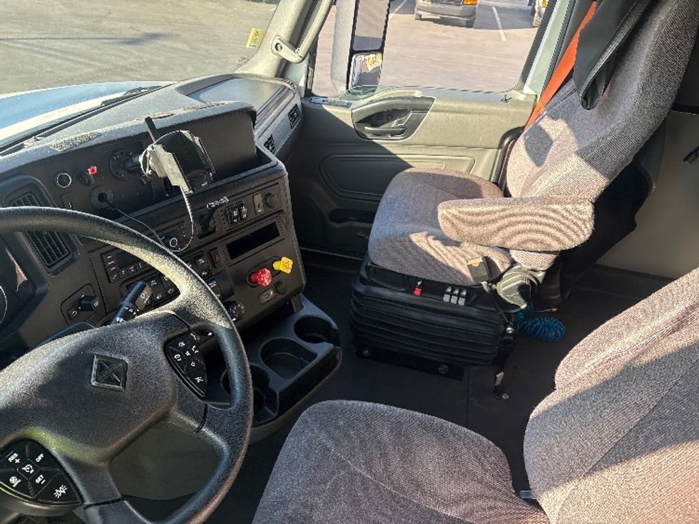 Sleeper Tractor-Heavy Duty Tractors-International-2023-LT625-Fontana-CA-617,245\n\t\tmiles-$ 52,500 - Image 9