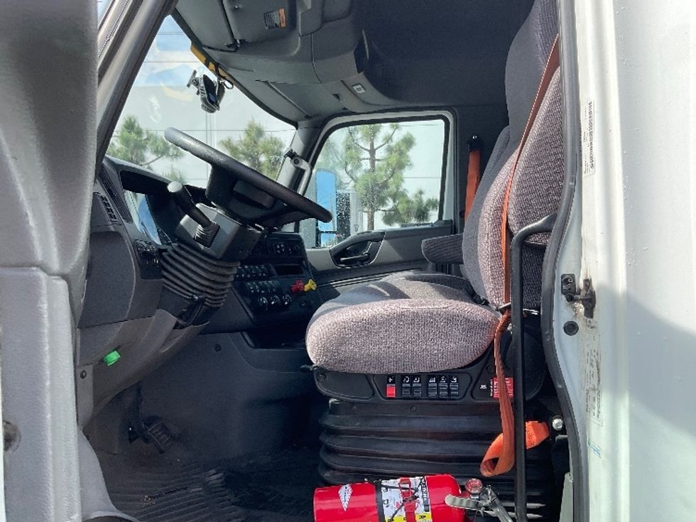 Sleeper Tractor-Heavy Duty Tractors-International-2023-LT625-Fontana-CA-624,610\n\t\tmiles-$ 49,250 - Image 10