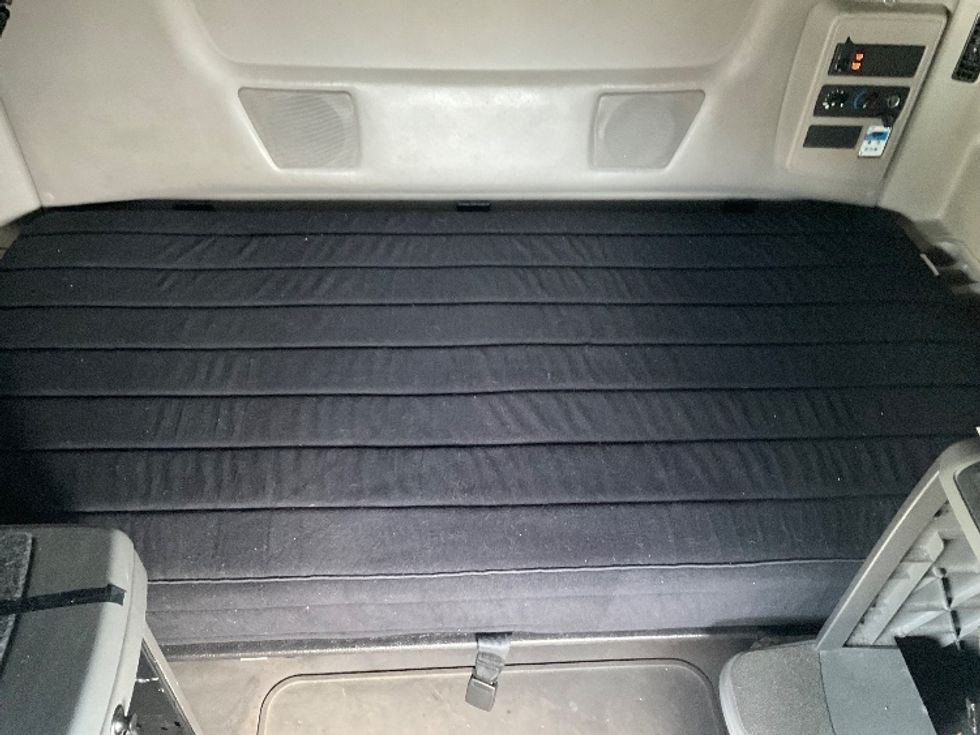 Sleeper Tractor-Heavy Duty Tractors-International-2023-LT625-Fontana-CA-624,610\n\t\tmiles-$ 49,250 - Image 16