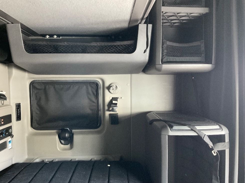 Sleeper Tractor-Heavy Duty Tractors-International-2023-LT625-Fontana-CA-624,610\n\t\tmiles-$ 49,250 - Image 17