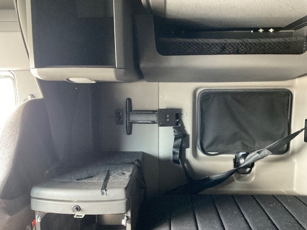 Sleeper Tractor-Heavy Duty Tractors-International-2023-LT625-Fontana-CA-624,610\n\t\tmiles-$ 49,250 - Image 18