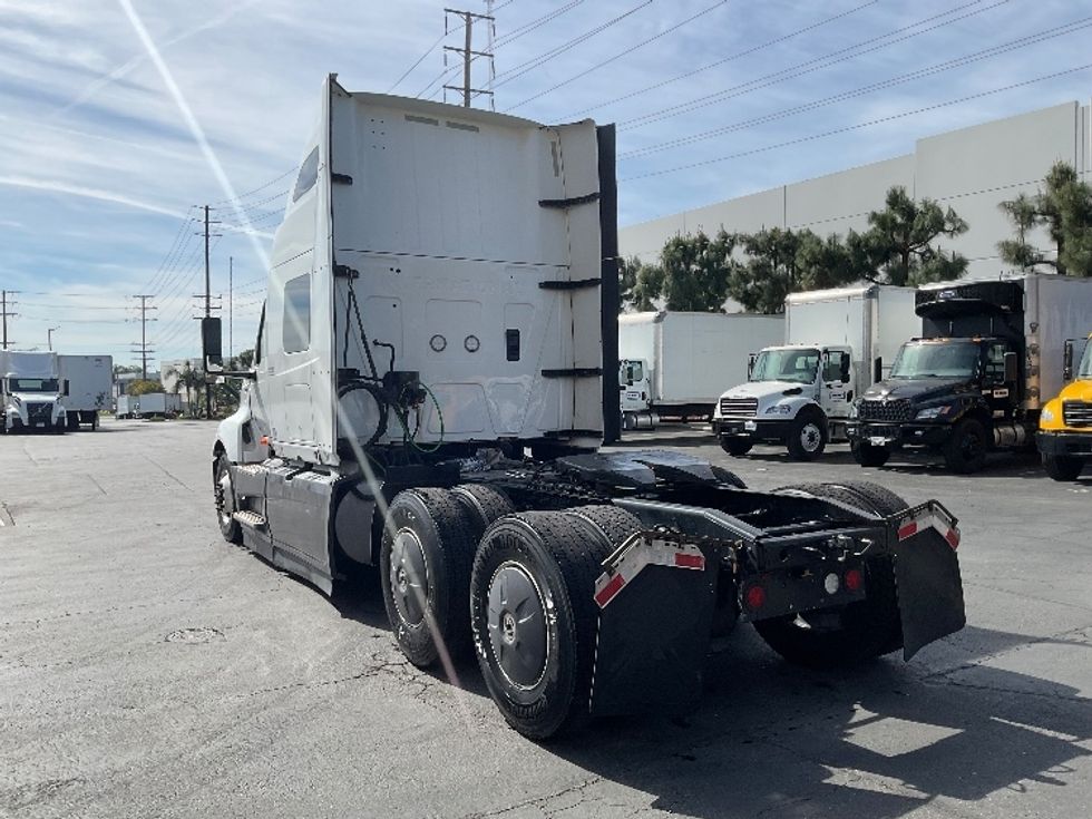 Sleeper Tractor-Heavy Duty Tractors-International-2023-LT625-Fontana-CA-624,610\n\t\tmiles-$ 49,250 - Image 5