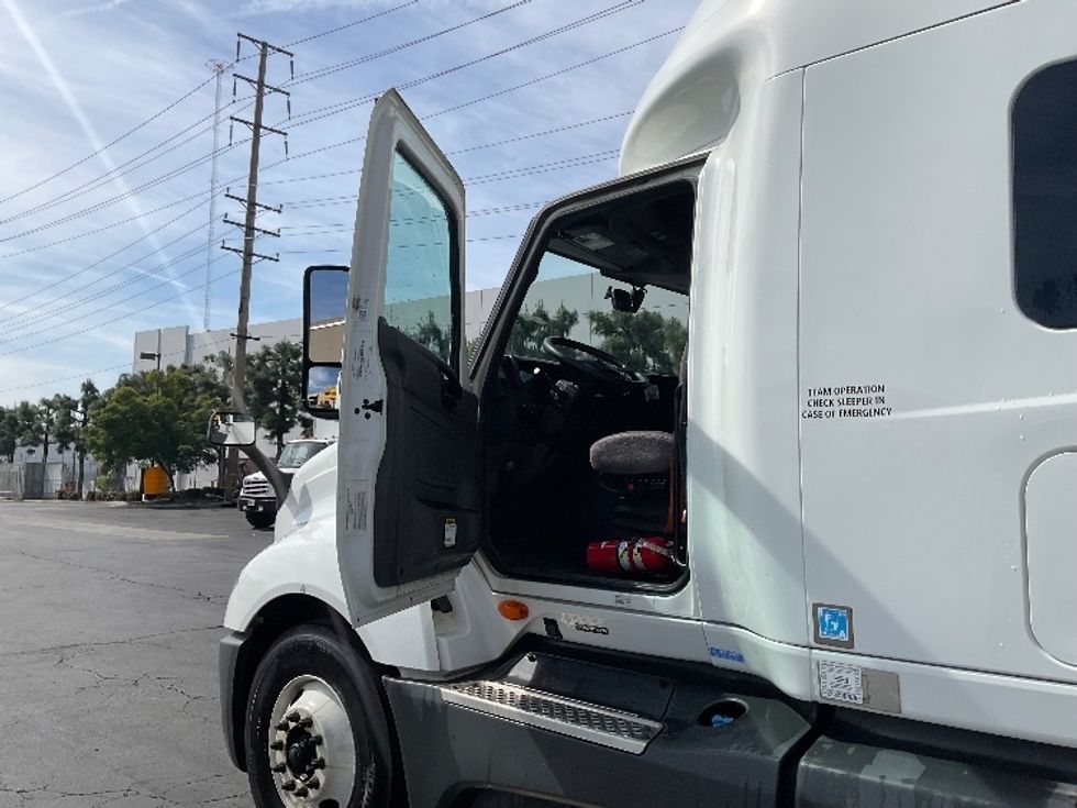 Sleeper Tractor-Heavy Duty Tractors-International-2023-LT625-Fontana-CA-624,610\n\t\tmiles-$ 49,250 - Image 9