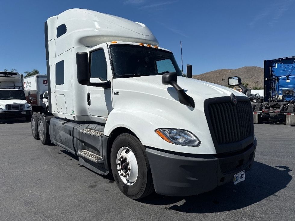 Sleeper Tractor-Heavy Duty Tractors-International-2023-LT625-Fontana-CA-627,086\n\t\tmiles-$ 49,000 - Image 1