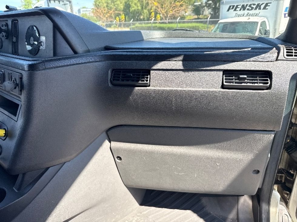 Sleeper Tractor-Heavy Duty Tractors-International-2023-LT625-Fontana-CA-627,086\n\t\tmiles-$ 49,000 - Image 14