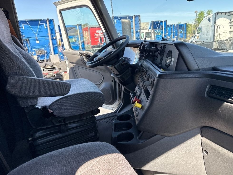 Sleeper Tractor-Heavy Duty Tractors-International-2023-LT625-Fontana-CA-627,086\n\t\tmiles-$ 49,000 - Image 15