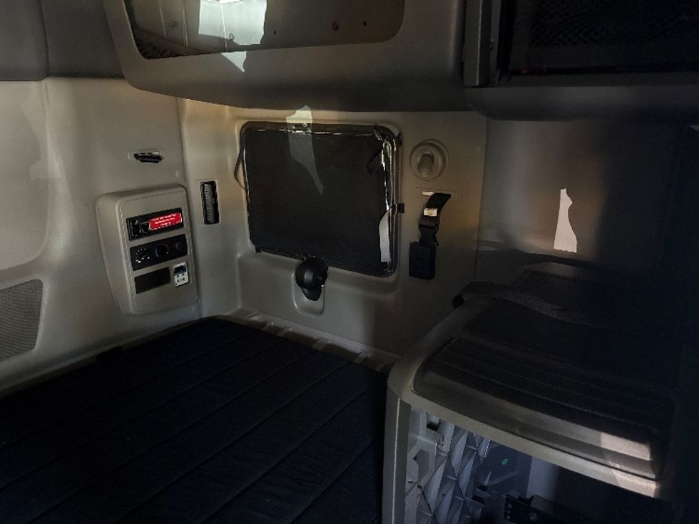 Sleeper Tractor-Heavy Duty Tractors-International-2023-LT625-Fontana-CA-627,086\n\t\tmiles-$ 49,000 - Image 17