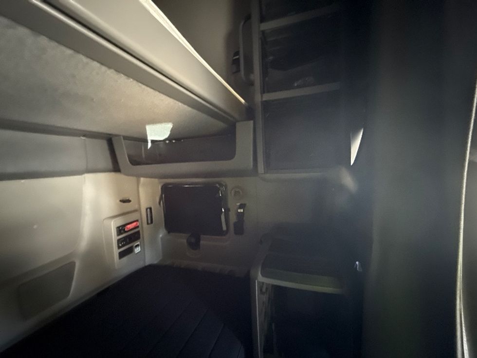 Sleeper Tractor-Heavy Duty Tractors-International-2023-LT625-Fontana-CA-627,086\n\t\tmiles-$ 49,000 - Image 18