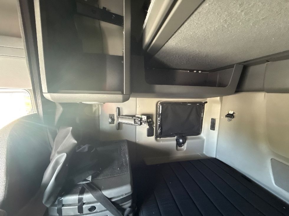 Sleeper Tractor-Heavy Duty Tractors-International-2023-LT625-Fontana-CA-627,086\n\t\tmiles-$ 49,000 - Image 19