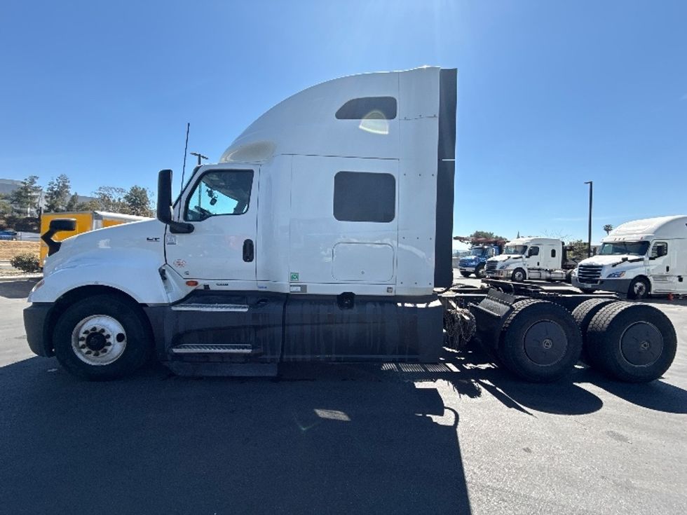 Sleeper Tractor-Heavy Duty Tractors-International-2023-LT625-Fontana-CA-627,086\n\t\tmiles-$ 49,000 - Image 4