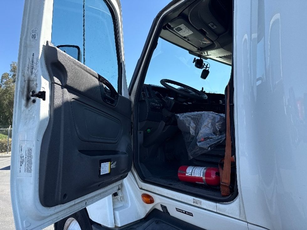 Sleeper Tractor-Heavy Duty Tractors-International-2023-LT625-Fontana-CA-627,086\n\t\tmiles-$ 49,000 - Image 9