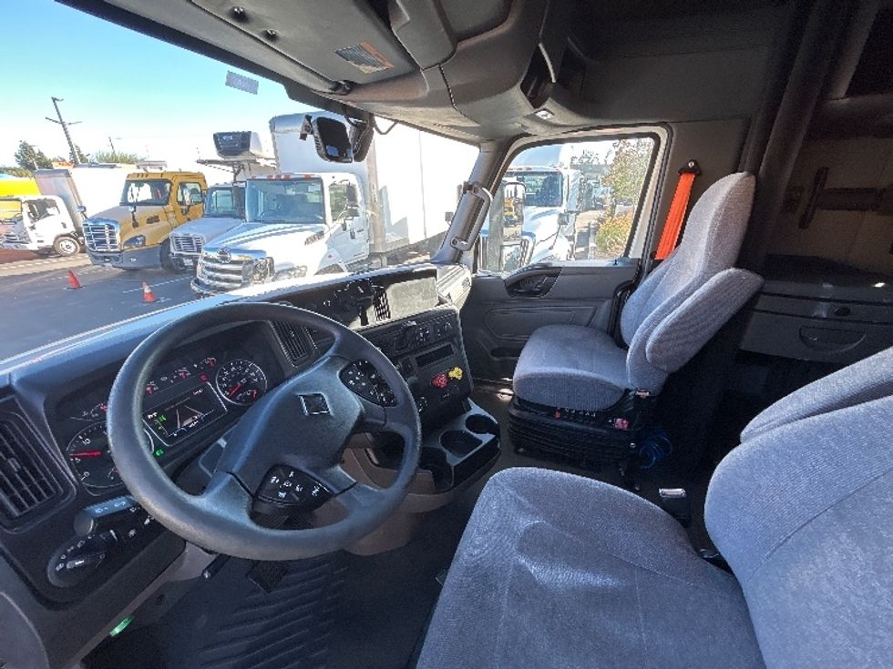 Sleeper Tractor-Heavy Duty Tractors-International-2023-LT625-Fontana-CA-632,316\n\t\tmiles-$ 48,500 - Image 10