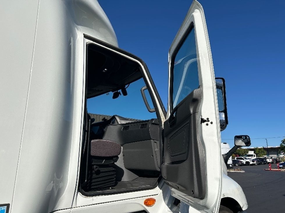 Sleeper Tractor-Heavy Duty Tractors-International-2023-LT625-Fontana-CA-632,316\n\t\tmiles-$ 48,500 - Image 13