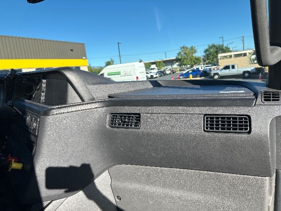 Sleeper Tractor-Heavy Duty Tractors-International-2023-LT625-Fontana-CA-632,316\n\t\tmiles-$ 48,500 - Image 14