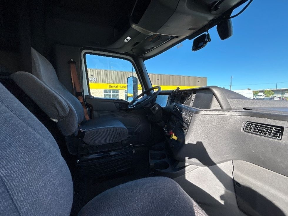 Sleeper Tractor-Heavy Duty Tractors-International-2023-LT625-Fontana-CA-632,316\n\t\tmiles-$ 48,500 - Image 15