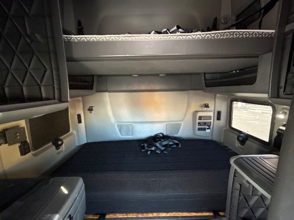 Sleeper Tractor-Heavy Duty Tractors-International-2023-LT625-Fontana-CA-632,316\n\t\tmiles-$ 48,500 - Image 16