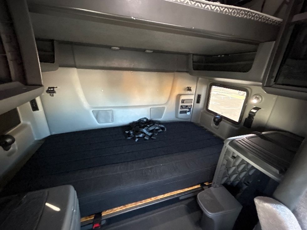 Sleeper Tractor-Heavy Duty Tractors-International-2023-LT625-Fontana-CA-632,316\n\t\tmiles-$ 48,500 - Image 17