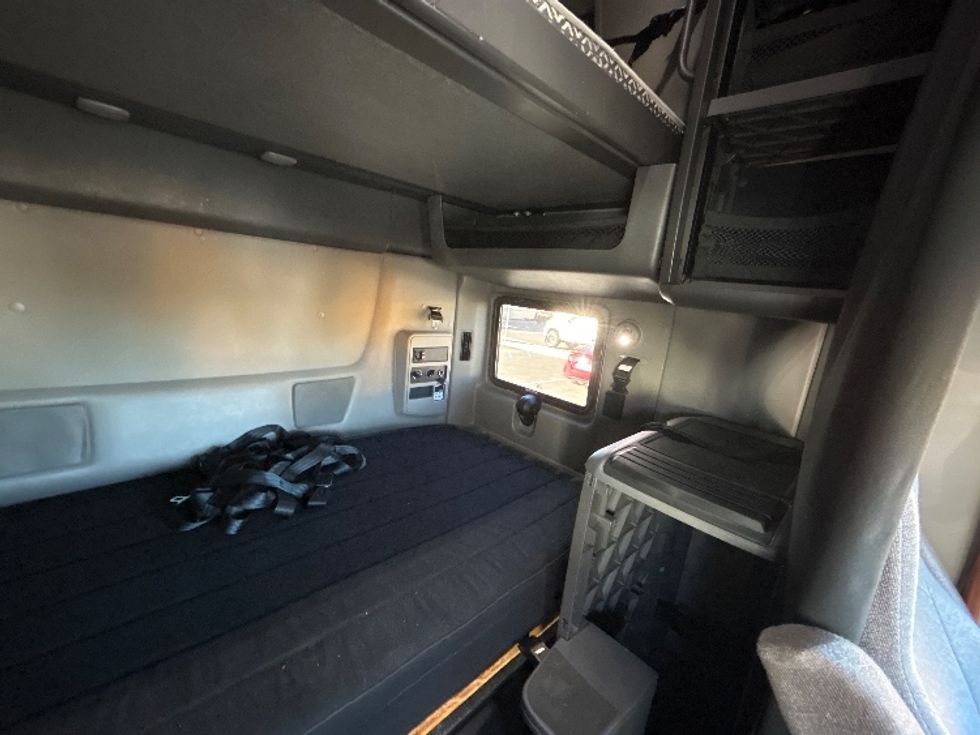 Sleeper Tractor-Heavy Duty Tractors-International-2023-LT625-Fontana-CA-632,316\n\t\tmiles-$ 48,500 - Image 18