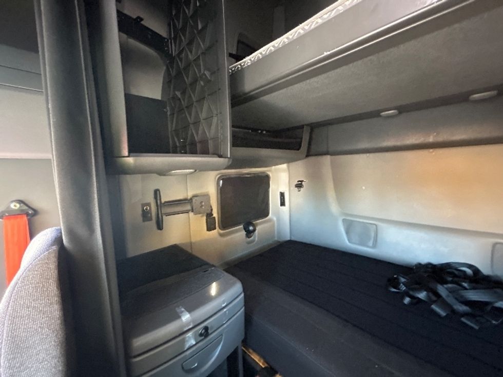 Sleeper Tractor-Heavy Duty Tractors-International-2023-LT625-Fontana-CA-632,316\n\t\tmiles-$ 48,500 - Image 19