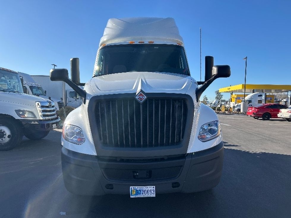 Sleeper Tractor-Heavy Duty Tractors-International-2023-LT625-Fontana-CA-632,316\n\t\tmiles-$ 48,500 - Image 2