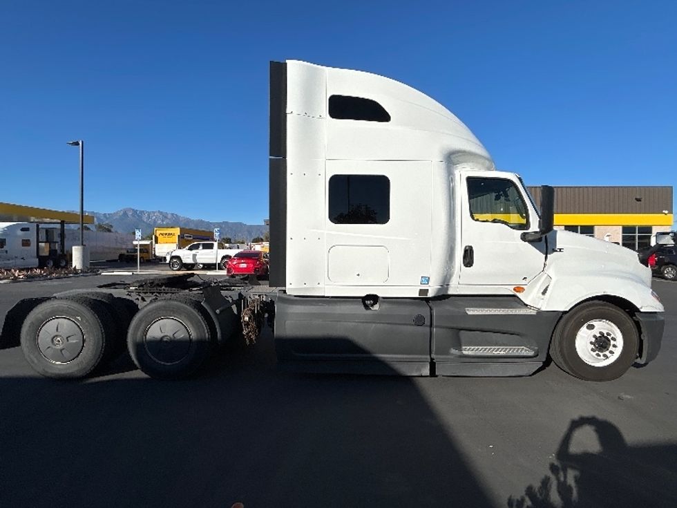Sleeper Tractor-Heavy Duty Tractors-International-2023-LT625-Fontana-CA-632,316\n\t\tmiles-$ 48,500 - Image 8