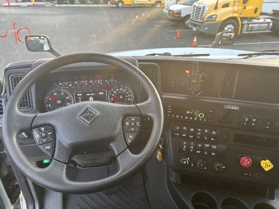 Sleeper Tractor-Heavy Duty Tractors-International-2023-LT625-Fontana-CA-646,879\n\t\tmiles-$ 47,000 - Image 11