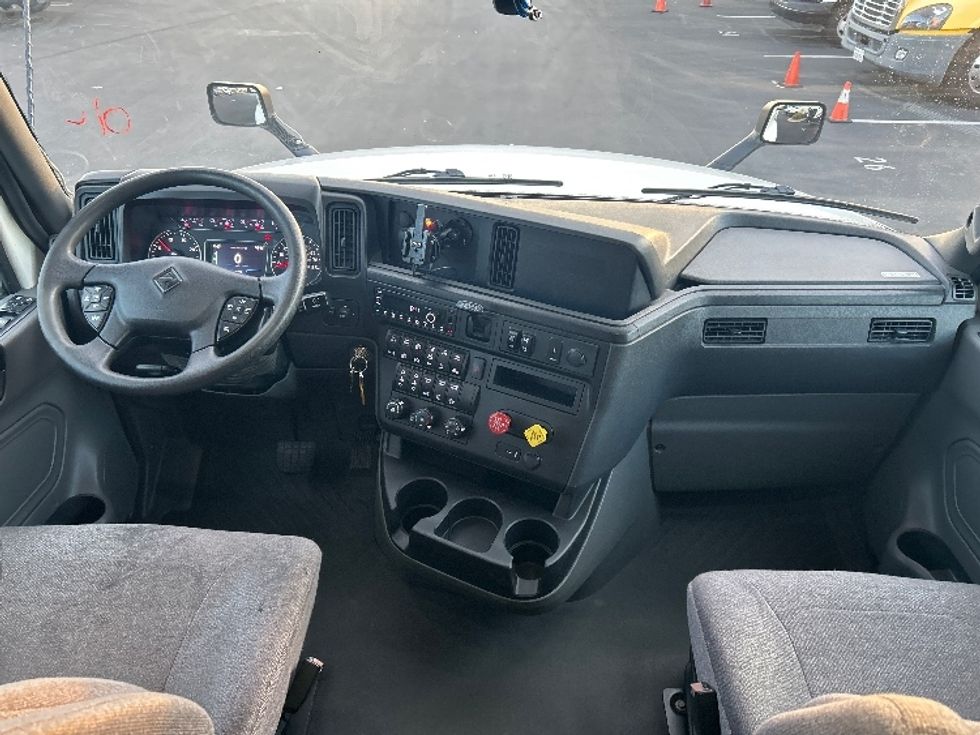 Sleeper Tractor-Heavy Duty Tractors-International-2023-LT625-Fontana-CA-646,879\n\t\tmiles-$ 47,000 - Image 12