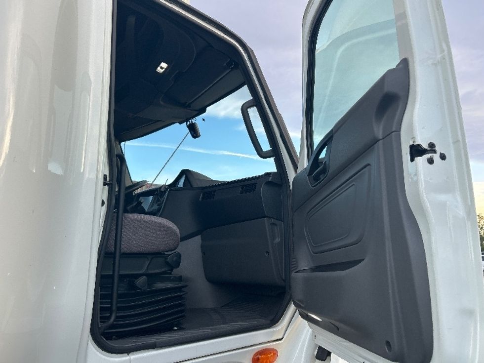 Sleeper Tractor-Heavy Duty Tractors-International-2023-LT625-Fontana-CA-646,879\n\t\tmiles-$ 47,000 - Image 13